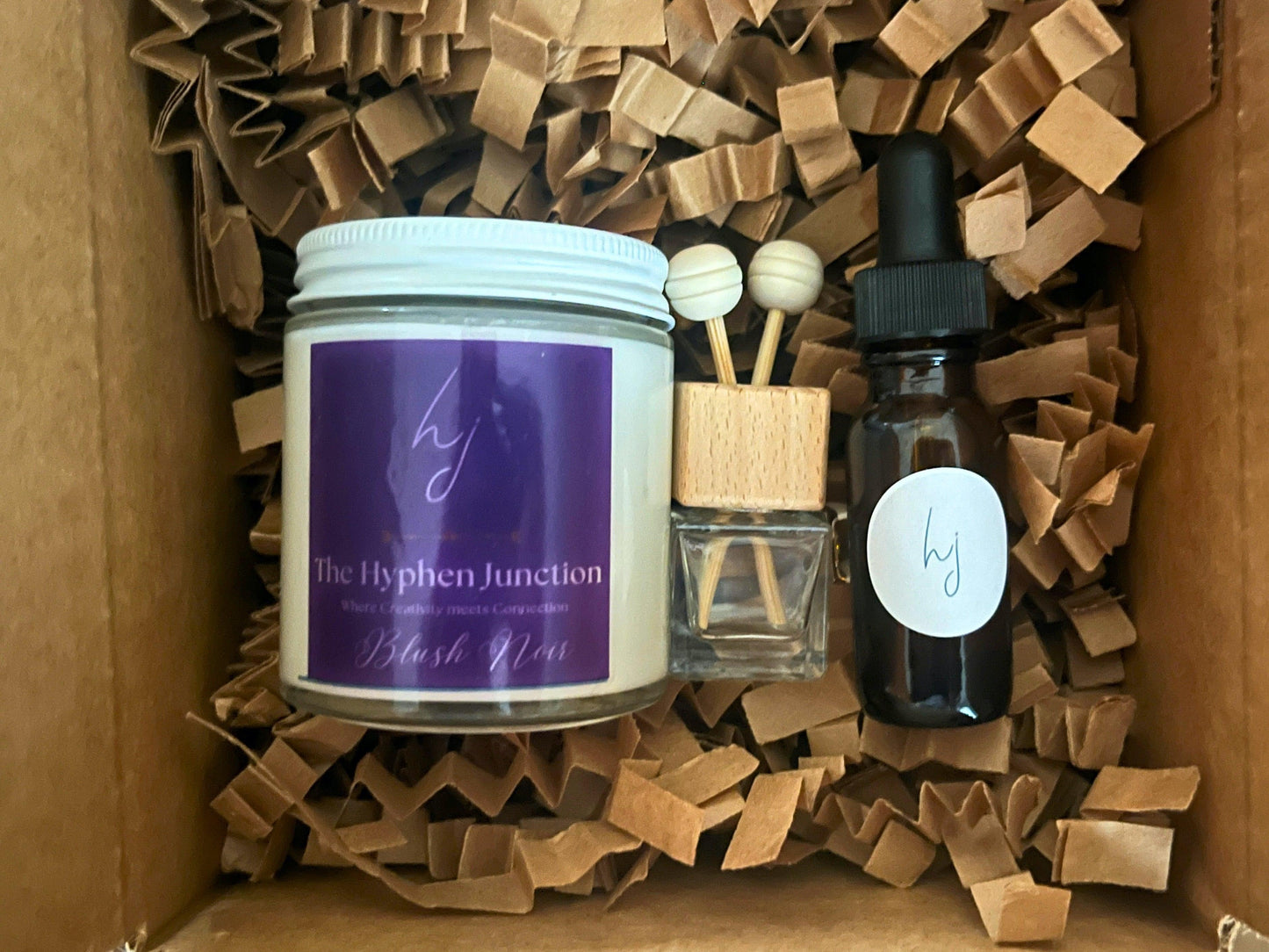 🕯️ Blush Noir Candle – A Warm Vanilla & Luxurious Scent for any Holiday