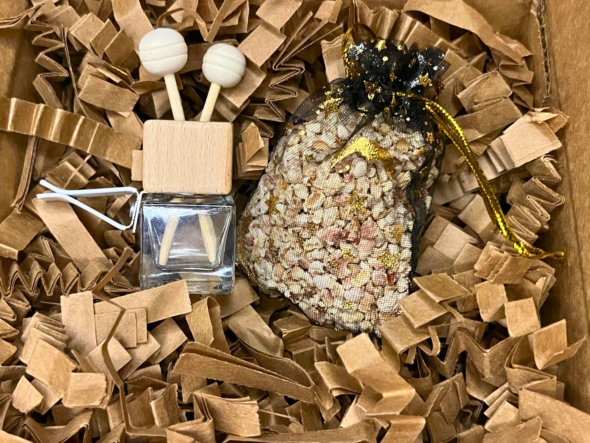 Customizable car vent diffuser with a natural wooden cap and sleek glass bottle. Handcrafted, offering long-lasting, personalized fragrances for cars, small spaces, or on-the-go aromatherapy. Elevate your drive with a touch of elegance and freshness.