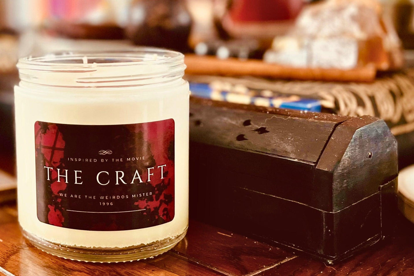 Hand-poured soy candle inspired by the cult classic movie The Craft. Bold black and red label, perfect for fans of 90s nostalgia and gothic vibes. Infused with spellbinding scents, it is ideal for creating a mysterious and enchanting atmosphere