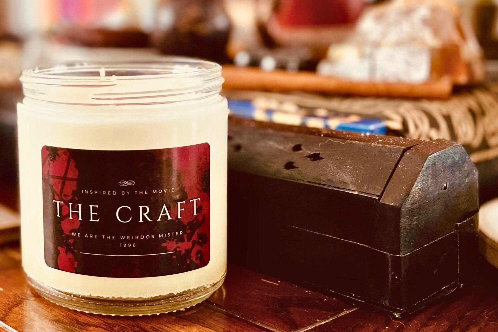 Hand-poured soy candle inspired by the cult classic movie The Craft. Bold black and red label, perfect for fans of 90s nostalgia and gothic vibes. Infused with spellbinding scents, it is ideal for creating a mysterious and enchanting atmosphere