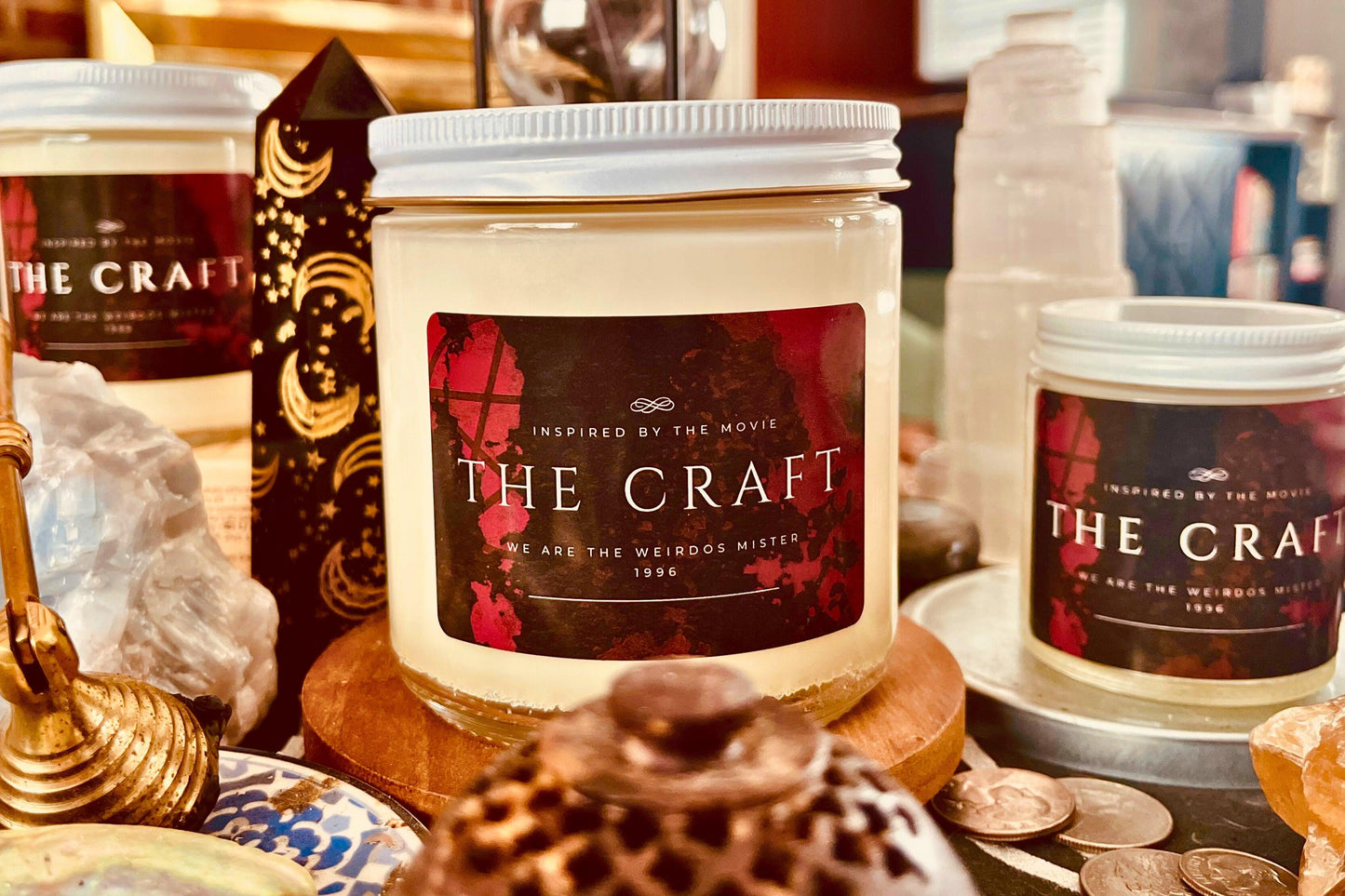 Hand-poured soy candle inspired by the cult classic movie The Craft. Bold black and red label, perfect for fans of 90s nostalgia and gothic vibes. Infused with spellbinding scents, it is ideal for creating a mysterious and enchanting atmosphere