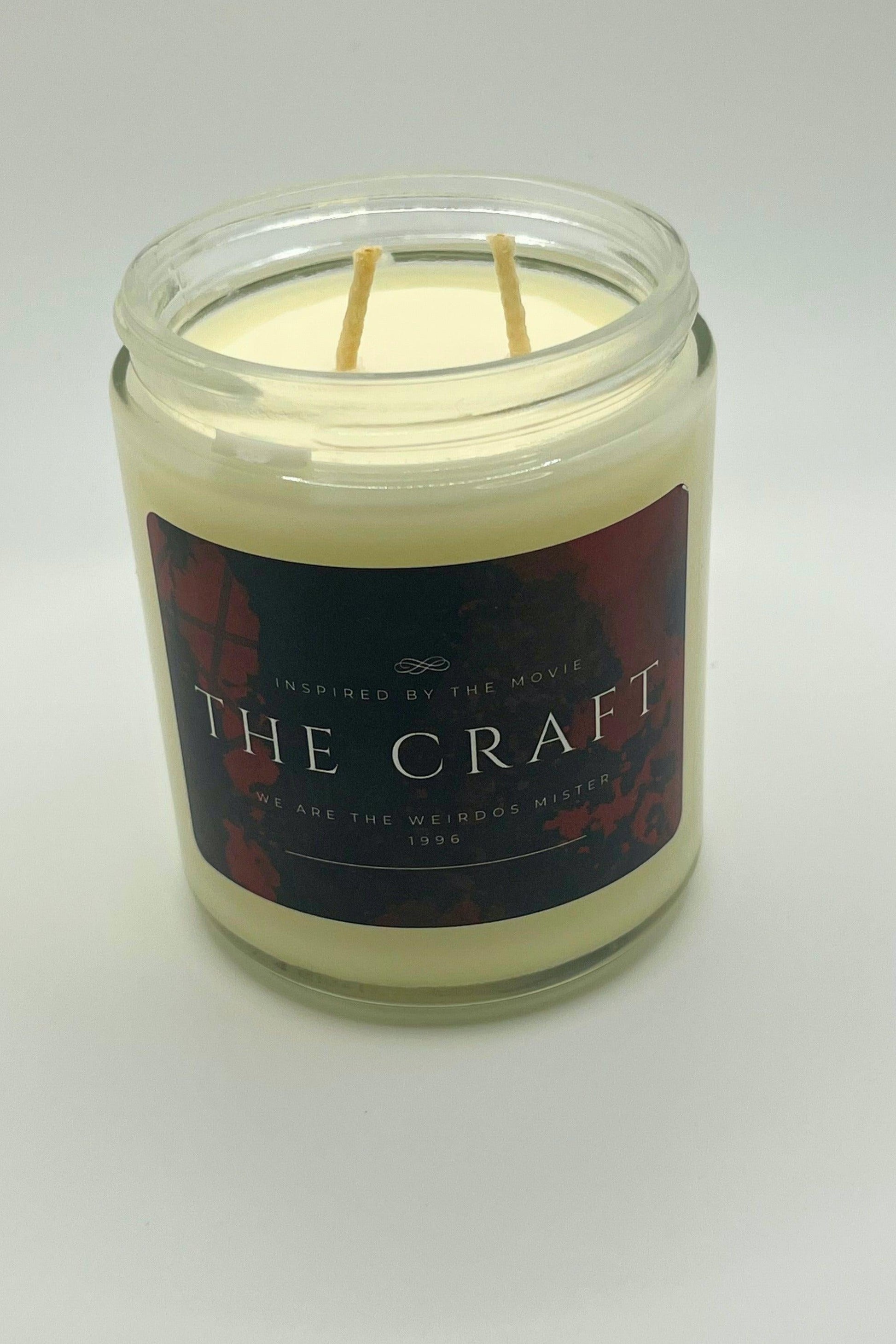 Hand-poured soy candle inspired by the cult classic movie The Craft. Bold black and red label, perfect for fans of 90s nostalgia and gothic vibes. Infused with spellbinding scents, it is ideal for creating a mysterious and enchanting atmosphere