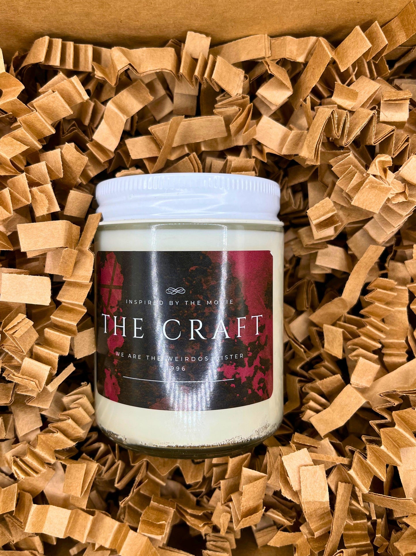 Hand-poured soy candle inspired by the cult classic movie The Craft. Bold black and red label, perfect for fans of 90s nostalgia and gothic vibes. Infused with spellbinding scents, it is ideal for creating a mysterious and enchanting atmosphere