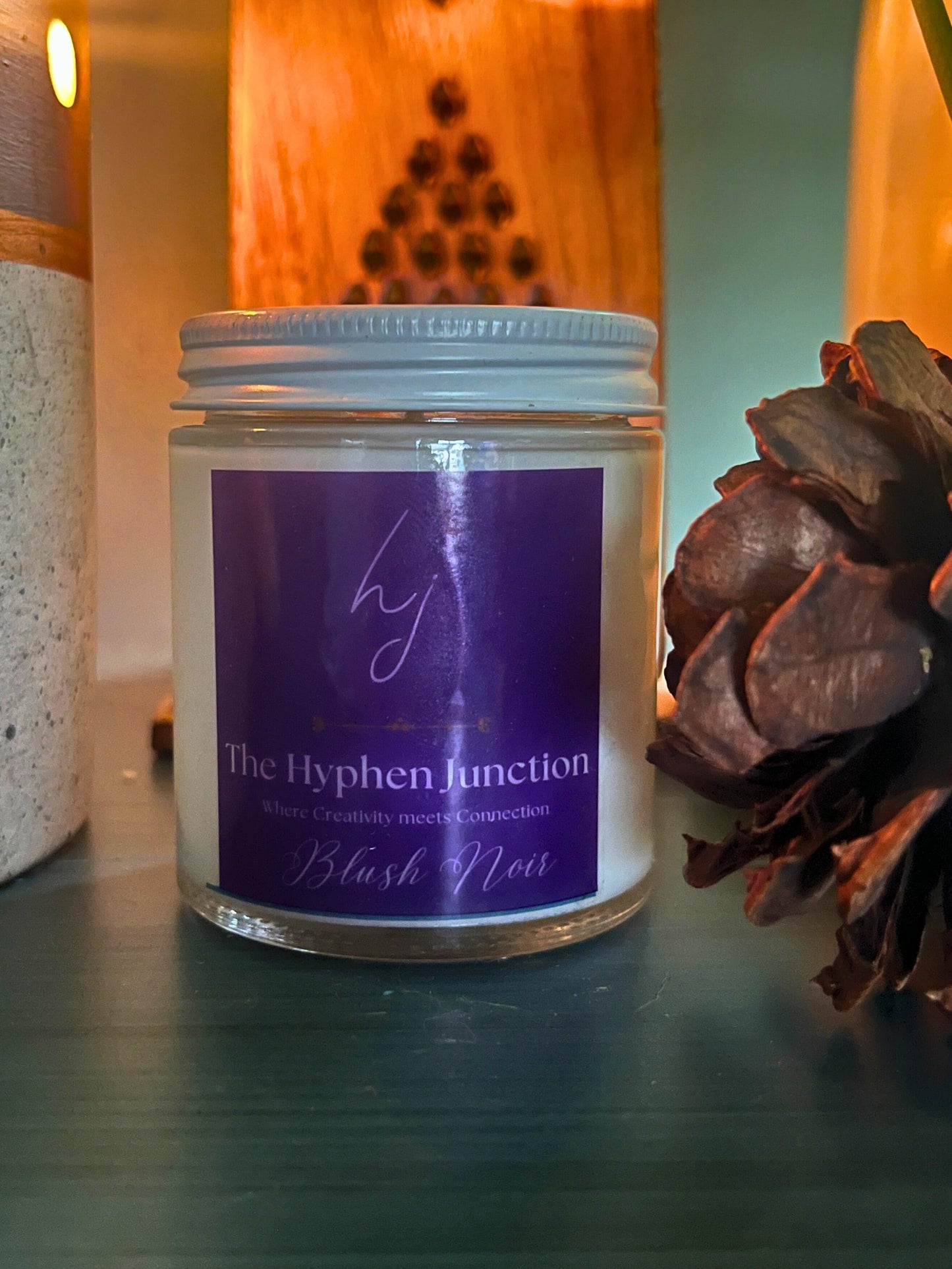 🕯️ Blush Noir Candle – A Warm Vanilla & Luxurious Scent for any Holiday
